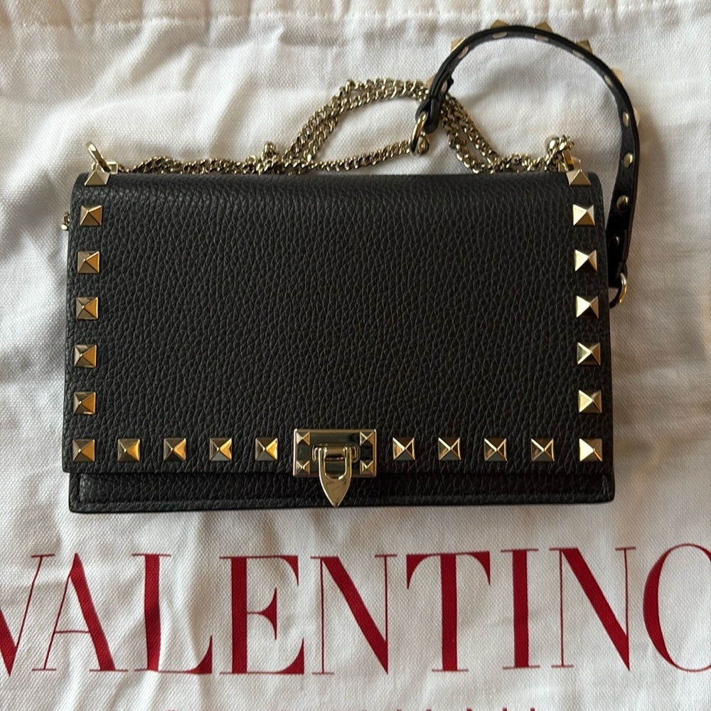 Valentino AUTH Rockstud Wallet on Chain Pouch Bag EUC